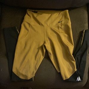 Woman’s NIKE Leggings